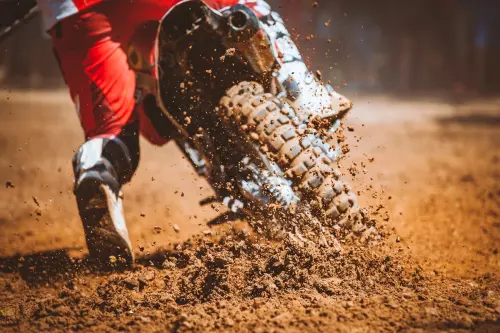 Urbano una vittoria in una gara bagnata (motocross)