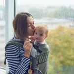 Scegliere la fascia porta bebè: i consigli da non perdere