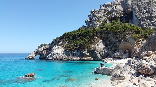 Le spiagge della Sardegna e i posti più belli dove trascorrere le vacanze nei villaggi turistici