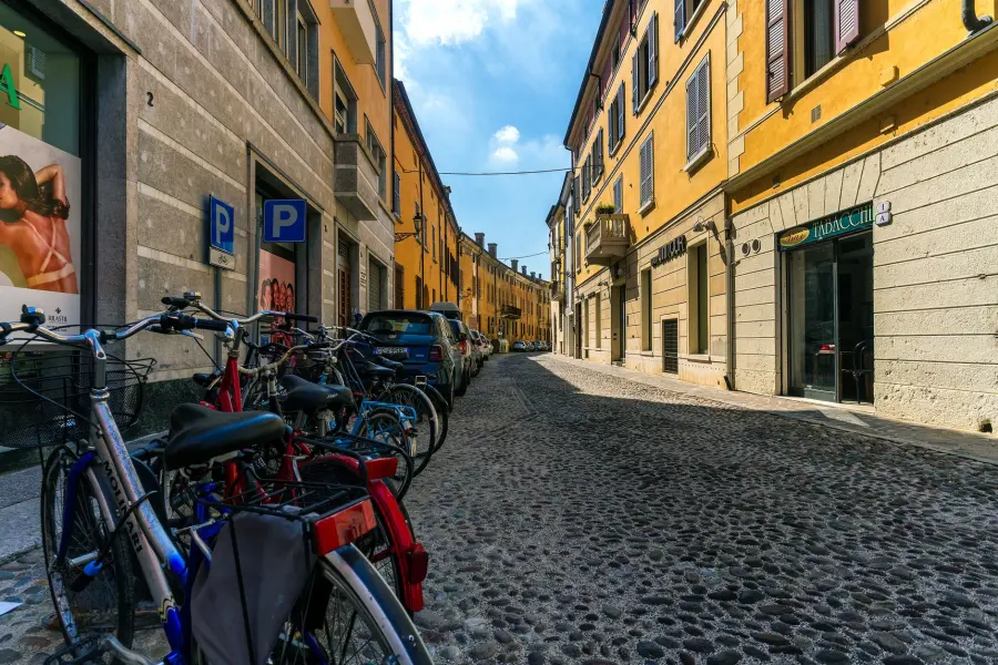 Ferrara in bicicletta: mura e centro rinascimentale