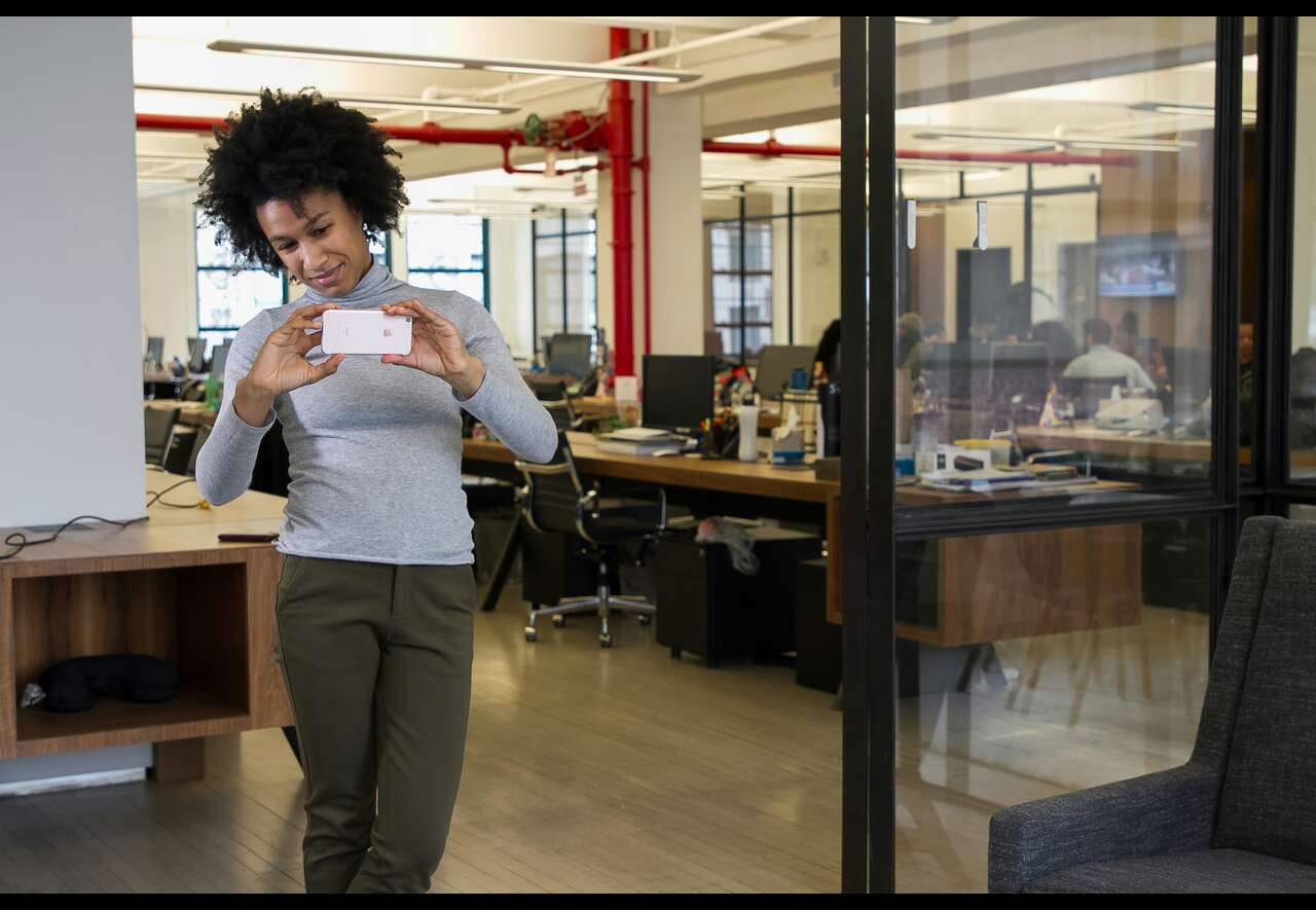 Distinguersi sul lavoro: il potere delle divise da lavoro personalizzate