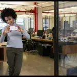 Distinguersi sul lavoro: il potere delle divise da lavoro personalizzate