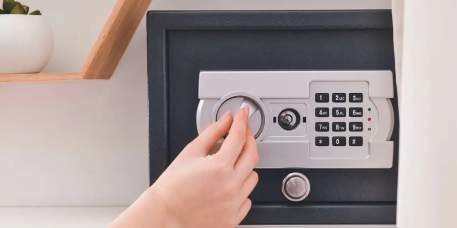 Come aprire una cassaforte senza avere il codice