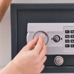 Come aprire una cassaforte senza avere il codice